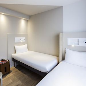Zimmer mit zwei Einzelbetten